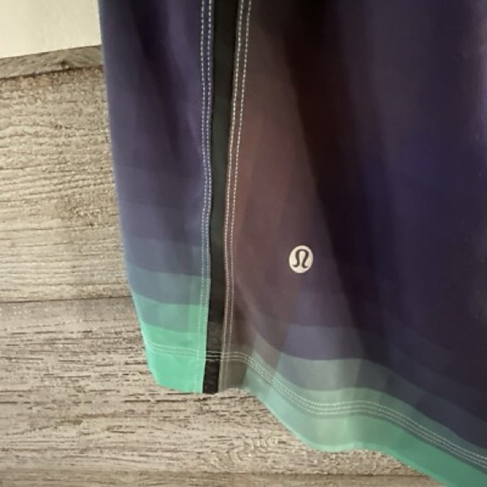 Lulu lemon Hooded Sweatshirt size 8 - Picture 2 of 4